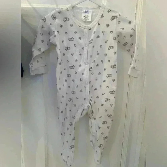3  Baby Onesies with Feet Sized 6-9 months - Picture 8 of 10